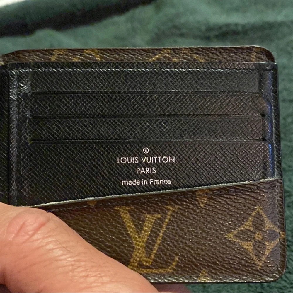 Authentic Louis Vuitton in excellent used condition - Picture 2 of 4